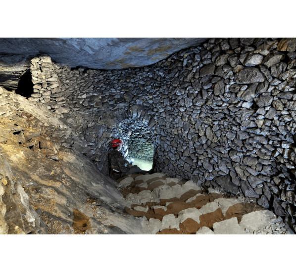 Na sucho murované oporné múry na IV. obzore Bane Starovšechsvätých /  Dry brickwork walls on IV. horizon Mine of All Saints